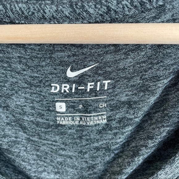 Nike - Short Sleeve Workout Shirt - Grey - Picture 2 of 4